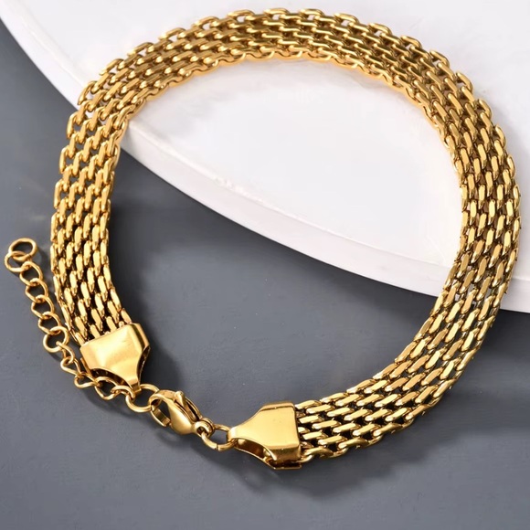 Elegant Gold Chain Bracelet - Picture 1 of 6
